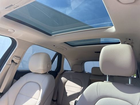 Used 2017 Mercedes-Benz GLC 300 4MATIC image 32
