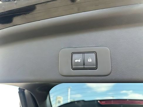 Used 2025 Nissan Murano SV AWD/4WD image 16