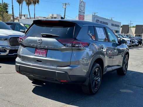 Used 2026 Nissan Rogue SV FWD image 7