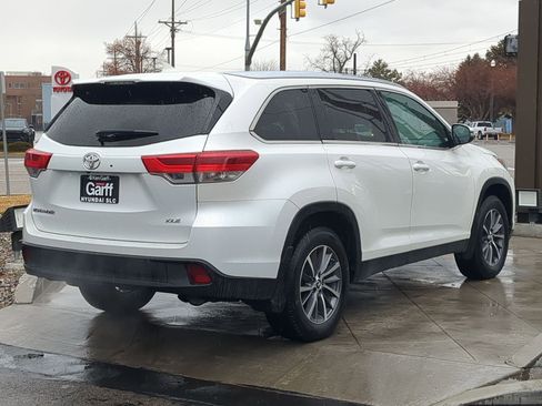 Used 2019 Toyota Highlander SE image 3