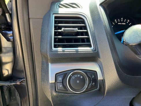 Used 2017 Ford Explorer XLT AWD/4WD image 11