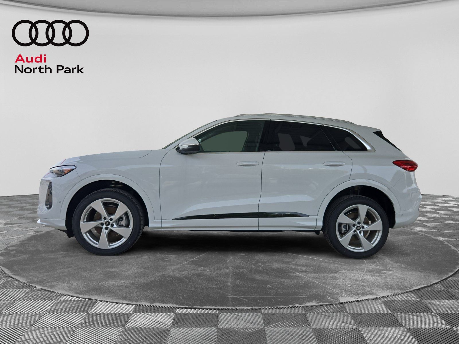 New 2026 Audi Q5 Premium AWD/4WD image 2