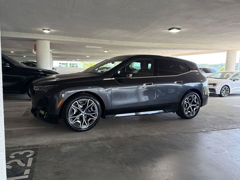 Used 2023 BMW iX xDrive50 w/ Premium Package image 12