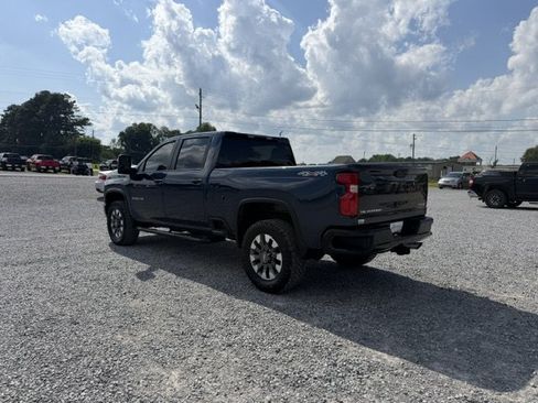 Used 2021 Chevrolet Silverado 2500 Custom w/ Custom Value Package AWD/4WD image 2