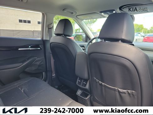 Used 2025 Kia Seltos EX FWD image 10