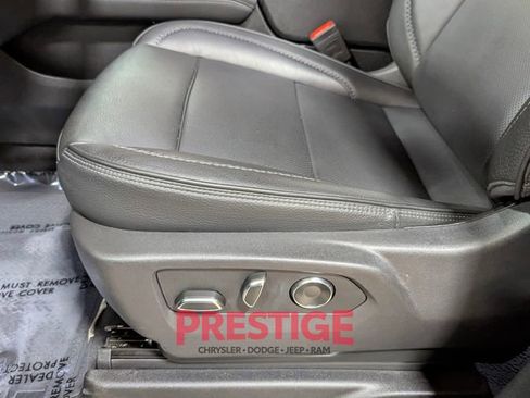 Used 2025 GMC Yukon XL Denali image 29