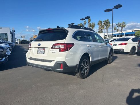 Used 2018 Subaru Outback 3.6R Limited image 7