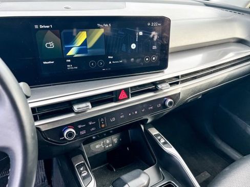 Certified 2024 Kia Sorento S image 22