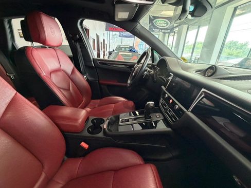 Used 2024 Porsche Macan Turbo AWD/4WD image 43