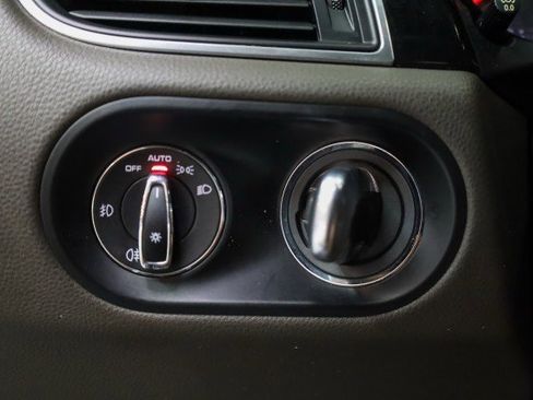 Used 2018 Porsche Macan image 15