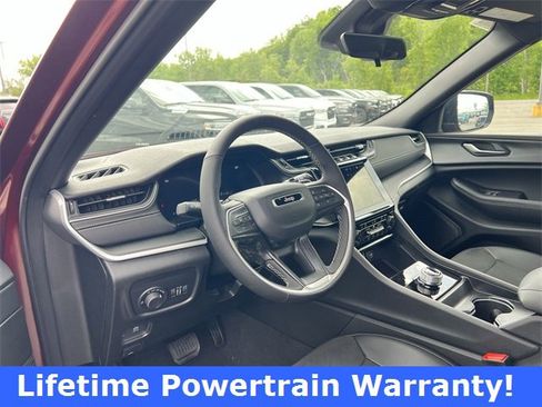 New 2025 Jeep Grand Cherokee Altitude image 10