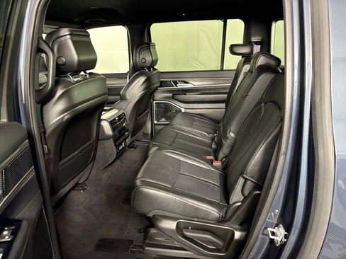 Used 2024 Jeep Wagoneer L Series II w/ Flexible Seating Group image 30