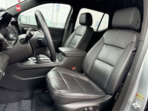 Used 2023 Chevrolet Traverse RS image 11
