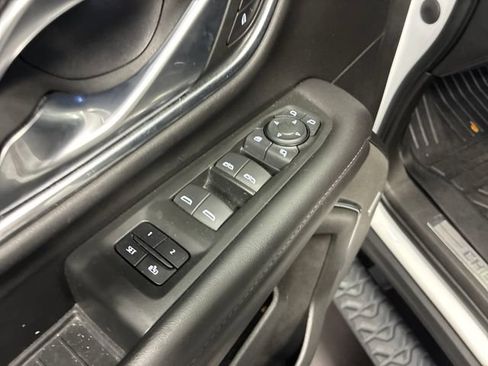 Used 2022 Chevrolet Tahoe Z71 w/ Luxury Package AWD/4WD image 11