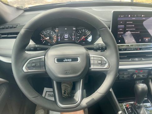 Used 2025 Jeep Compass Limited AWD/4WD image 14