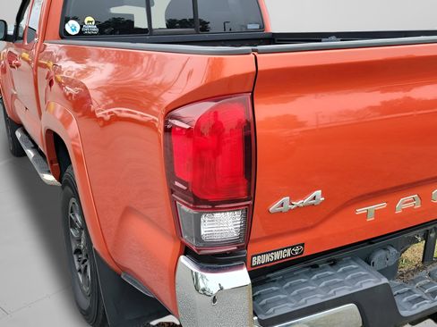 Used 2018 Toyota Tacoma TRD Sport image 21