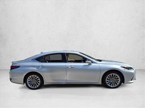 Used 2019 Lexus ES 300h w/ Accessory Package 2 FWD image 4