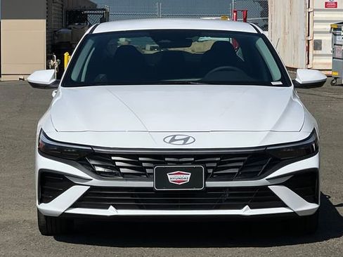 New 2026 Hyundai Elantra Hybrid FWD image 3