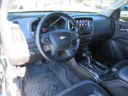 Used 2019 Chevrolet Colorado Z71 w/ Z71 Midnight Edition image 16