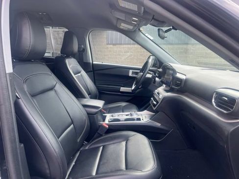 Used 2023 Ford Explorer XLT w/ Equipment Group 202A AWD/4WD image 11