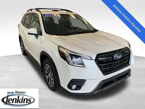 Certified 2023 Subaru Forester Premium AWD/4WD image 1