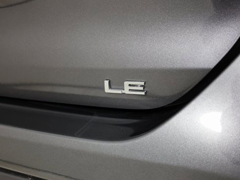 Used 2023 Toyota Highlander LE FWD image 14