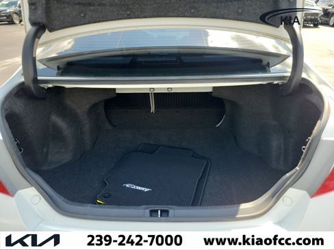 Used 2016 Toyota Camry SE w/ Moonroof Package FWD image 11