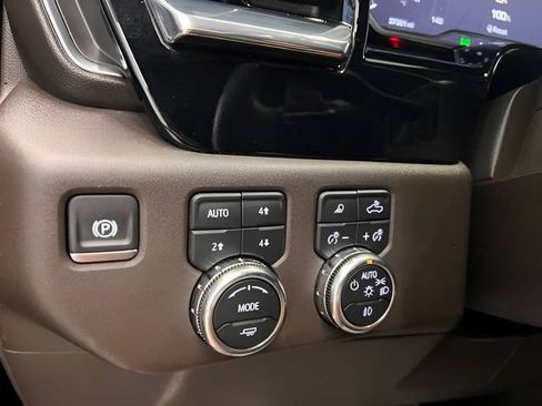 Certified 2024 GMC Sierra 1500 SLT w/ SLT Convenience Package AWD/4WD image 17