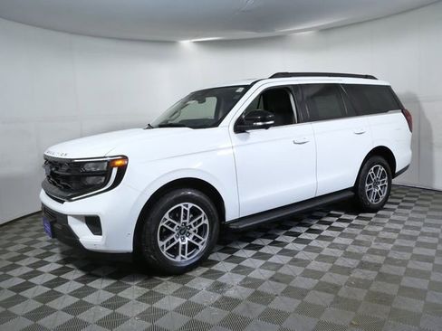 Certified 2025 Ford Expedition Active AWD/4WD image 5