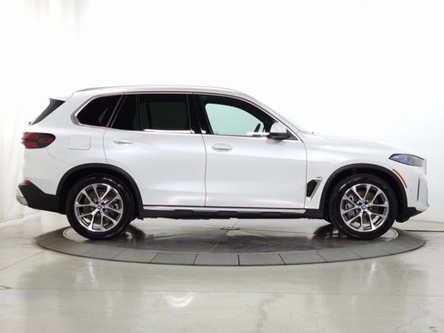 Used 2025 BMW X5 xDrive50e w/ Parking Assistance Package AWD/4WD image 13