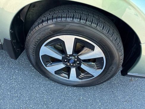 Used 2018 Subaru Forester 2.5i Premium AWD/4WD image 22