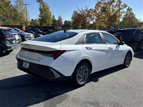 New 2026 Hyundai Elantra Blue image 7