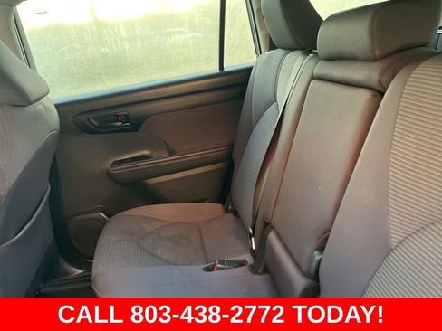 Used 2024 Toyota Highlander LE FWD image 14