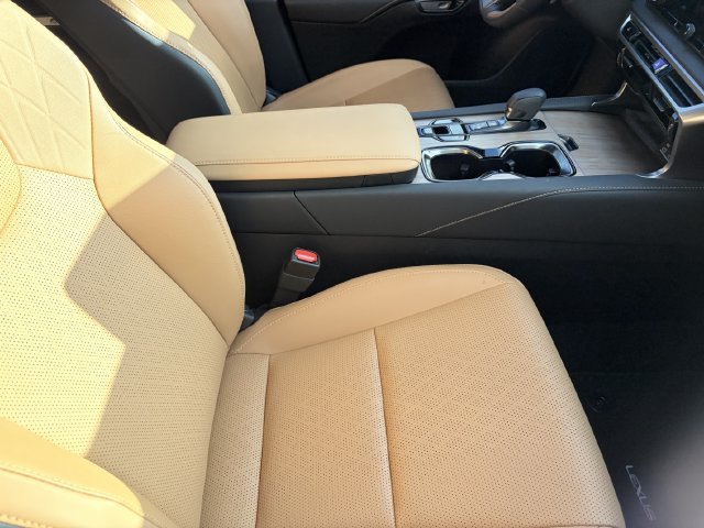 Used 2024 Lexus RX 350 Premium Plus w/ Cold Area Package FWD image 3