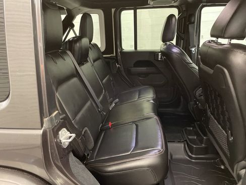 Certified 2022 Jeep Wrangler Unlimited Rubicon w/ Xtreme Recon 35" Tire Package AWD/4WD image 25