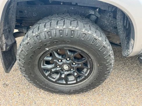 Used 2022 Toyota Tacoma SR5 RWD image 8