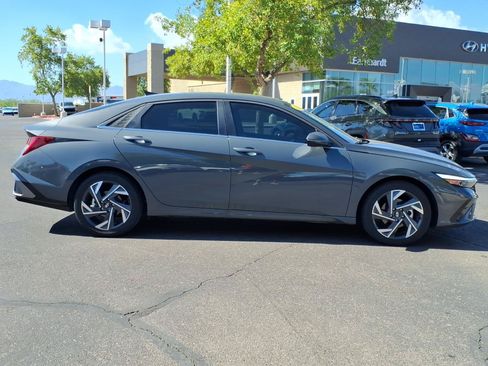 Certified 2025 Hyundai Elantra Limited FWD image 6