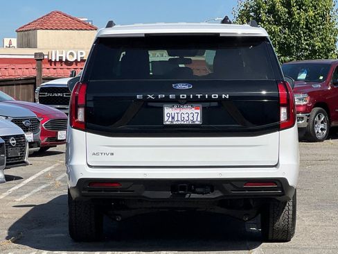 Used 2025 Ford Expedition Active AWD/4WD image 5