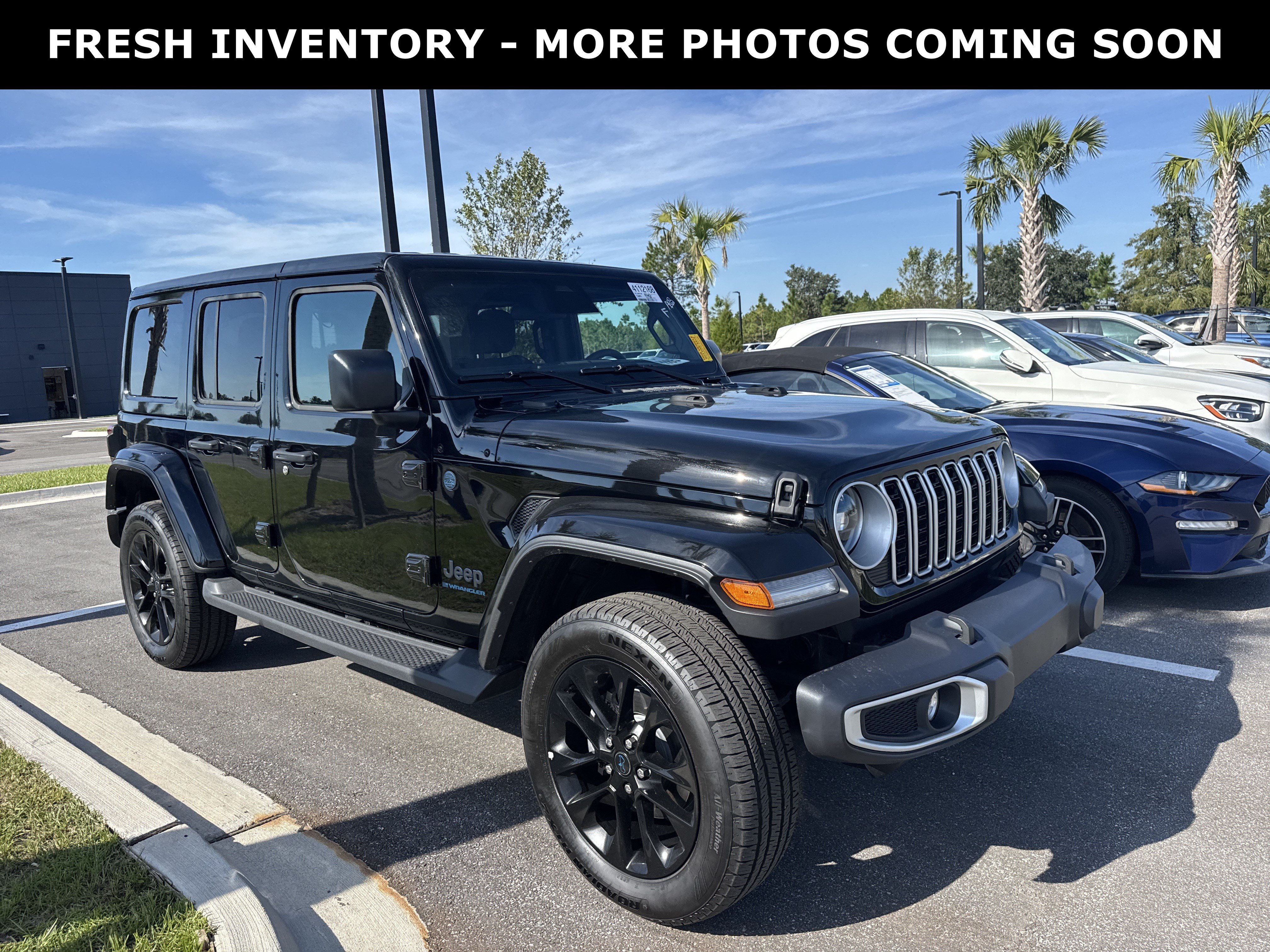 Used 2025 Jeep Wrangler Unlimited Sahara AWD/4WD image 1