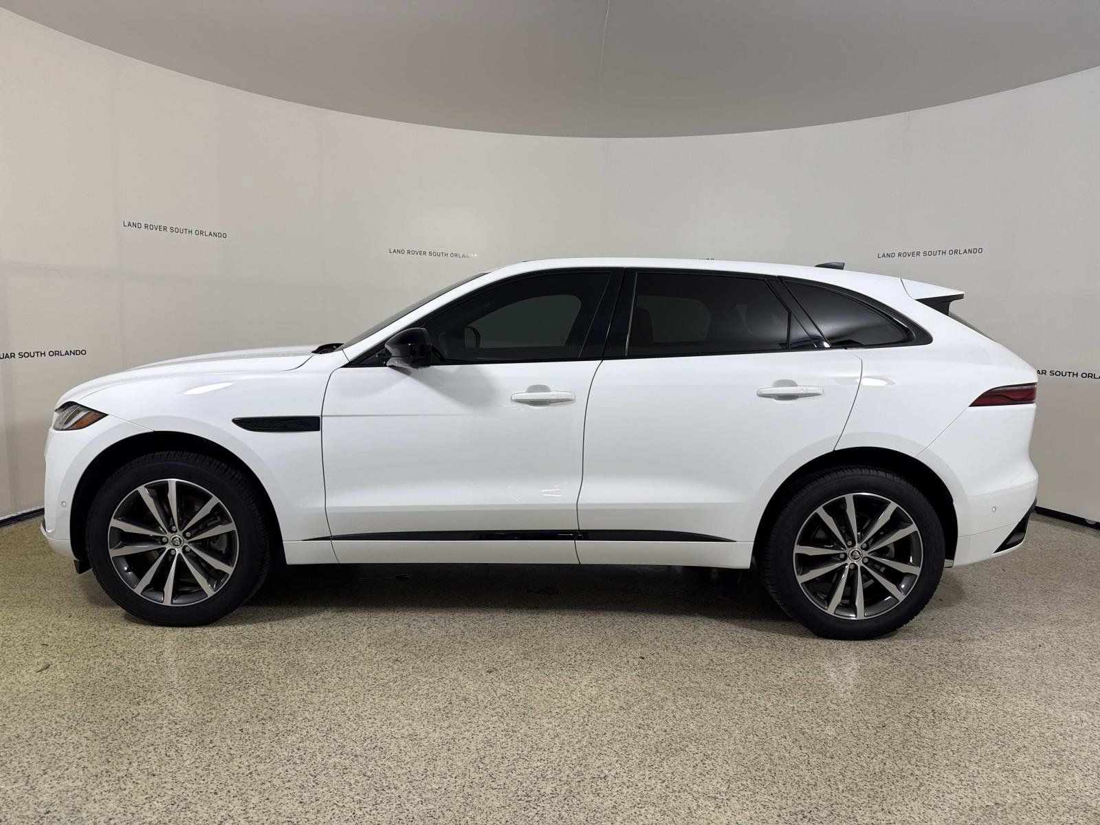 Certified 2026 Jaguar F-PACE R-Dynamic S AWD/4WD image 2