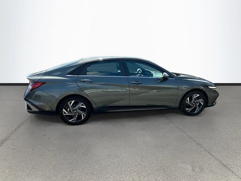 Used 2024 Hyundai Elantra Limited FWD image 8