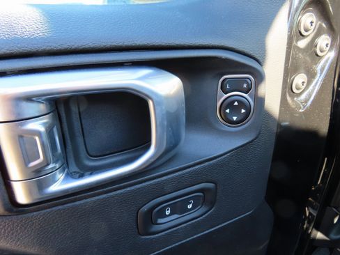 Used 2023 Jeep Wrangler Unlimited Sahara w/ Cold Weather Group image 16