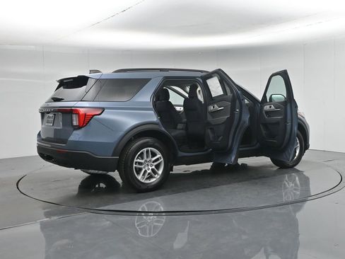 New 2026 Ford Explorer Active RWD image 5