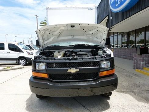 Used 2017 Chevrolet Express 3500 RWD image 12