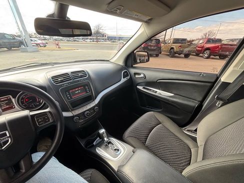 Used 2019 Dodge Journey SE image 16