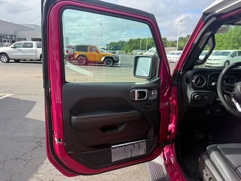 New 2026 Jeep Wrangler Unlimited Sahara w/ Whitecap Package AWD/4WD image 14