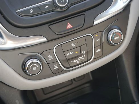 Used 2019 Chevrolet Equinox LS w/ LS Convenience Package AWD/4WD image 25