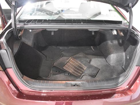 Used 2025 Nissan Altima 2.5 SV image 32