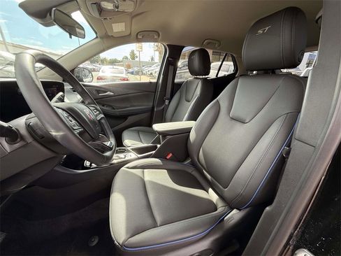 Used 2025 Buick Encore GX Sport Touring w/ Comfort Package image 19