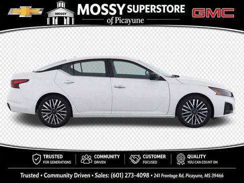 Used 2024 Nissan Altima 2.5 SV FWD image 10